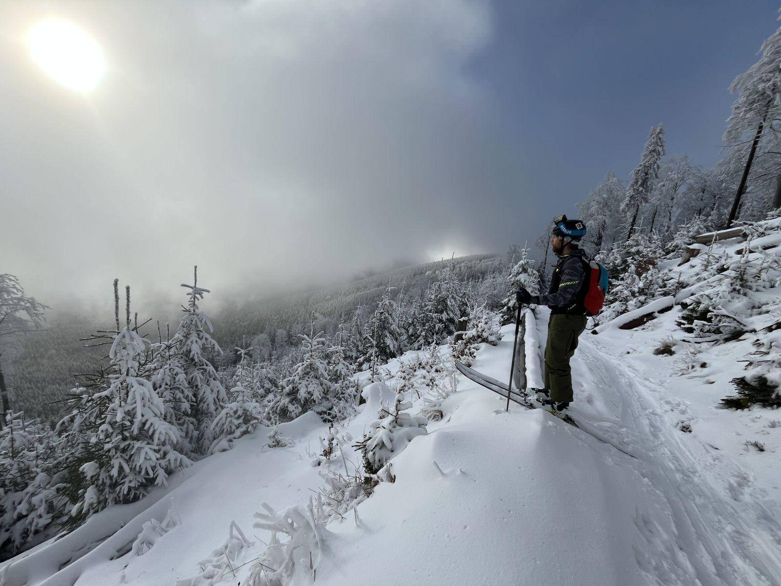 Skialp půjčovna Ramzová - rezervace na www.naucimelyzovat.cz